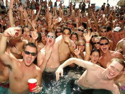 Spring Break 2013: Σεξ, ναρκωτικά και πολύ αλκοόλ