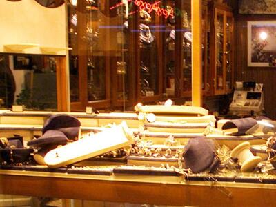 Πύργος: Πήραν κοσμήματα και μετρητά από ...