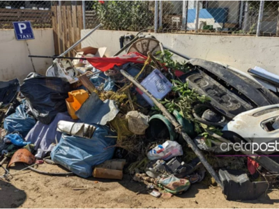 Ακόμα ανασύρουν κομμάτια από ΙΧ και χαλά...