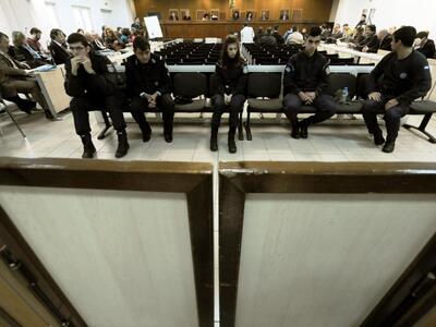 Δικηγόρος της Χρυσής Αυγής χαστούκισε δυ...