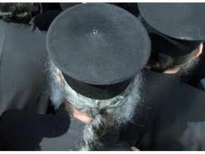 Η Τροϊκα απαγορεύει ως και τις χειροτονί...