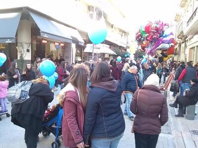 Πάτρα: Σε γιορτινούς ρυθμούς η πόλη - Βό...