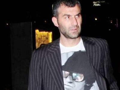 Ο Τραϊανός Δέλας στην παραλία Κάτω βασιλικής