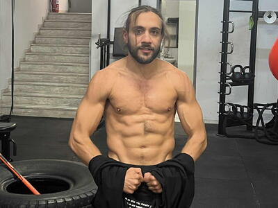 Ο πατρινός πυγμάχος Σάκης Πεφάνης επιστρ...