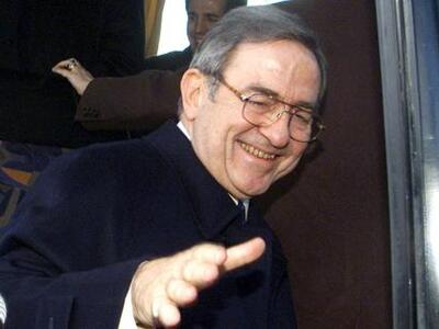 Γλίξμπουργκ: Η Αλίκη, η χούντα, η επιστρ...