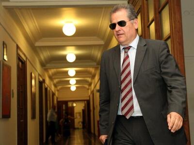 Επίσημο κυβερνητικό "άδειασμα"...