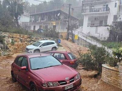 H κακοκαιρία σάρωσε τη Θάσο: Ξηλώθηκαν δ...