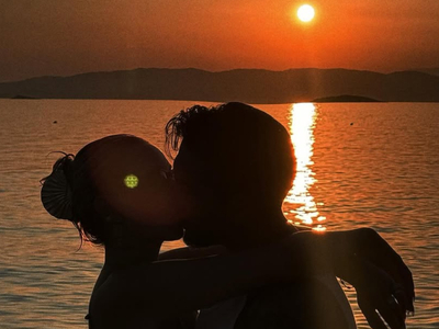 Το φιλί της Γαρυφαλλιάς Καληφώνη με τον ...