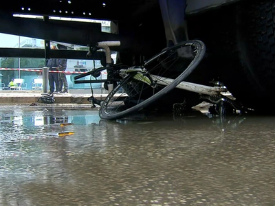 Θεσσαλονίκη: Νεκρή η ποδηλάτισσα που παρ...