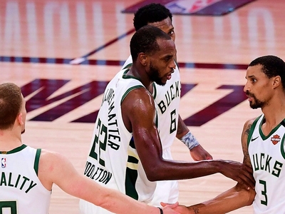 Πάλεψαν αλλά δεν άντεξαν οι Μπακς - Στην...