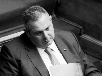 Ο Καμμένος "δείχνει" Μαρινάκη ...