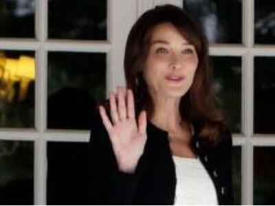 Η Κάρλα Μπρούνι γέννησε ένα υγιέστατο κο...