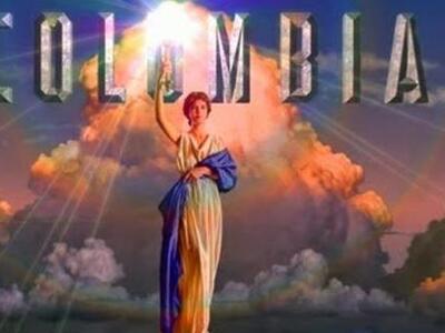 Ποια είναι η κοπέλα που εμφανίζεται στην...