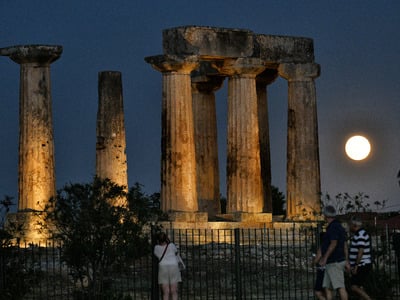 Η Αυγουστιάτικη Πανσέληνος ανατέλλει πάν...