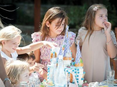 Οι μικροί προσκεκλημένοι ξετρελάθηκαν με...