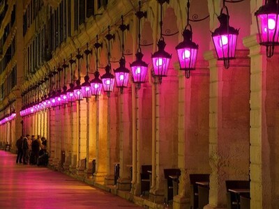 Η Κέρκυρα «ντύθηκε» στα μωβ. «Πλημμύρισε...