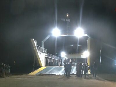 Νέα Στύρα: Ρυμουλκήθηκε το πλοίο- Ομαδικ...