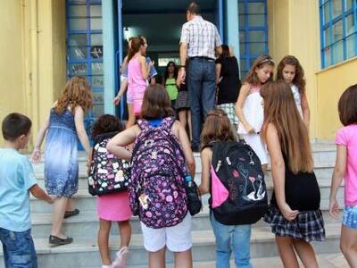 Πάτρα: Συγκεντρώνει σχολικά είδη για τις...