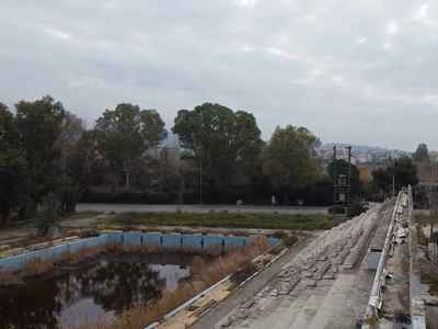 Το εγκαταλειμμένο κολυμβητήριο της Αγυιά...