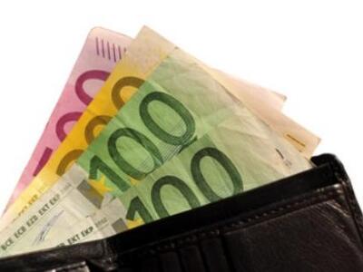 Αρχιφύλακας έβαζε χέρι στο πορτοφόλι συν...