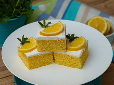 Συνταγή για απολαυστικό κέικ λεμονιού με κρέμα