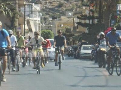 Η...ποδηλατάδα στην Ελούντα του Σαουδάραβα κροίσου