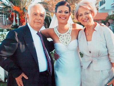 Μια μαρμάρινη πλάκα για τους νεκρούς της...