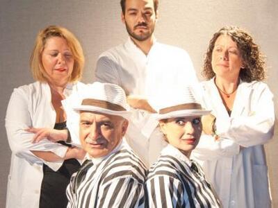 Συνεχίζεται η παράσταση "Εσύ Είμαι ...