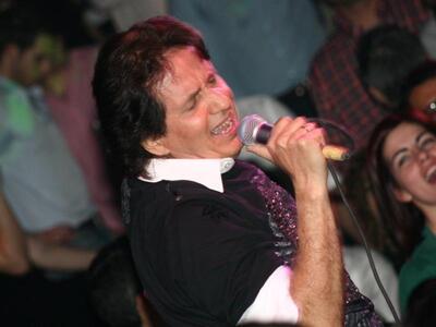 Ποια δημοτική σύμβουλος τραγούδησε μαζί ...