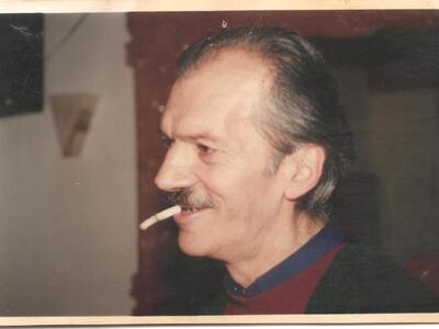 . Ο Ανέστης με το κλασικό τσιγάρο στο στ...