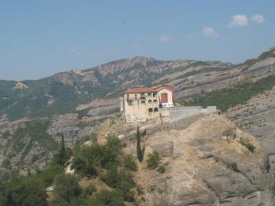 Το πρόγραμμα ακολουθιών στην Ιερά Μονή Μακελλαριάς