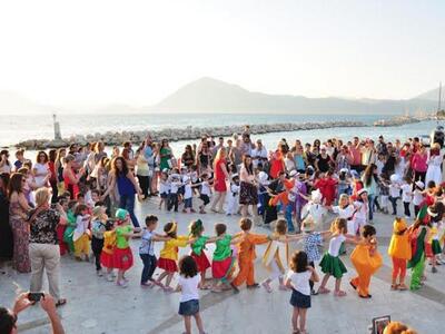 Πάτρα: Τα παιδιά του δημοτικού βρεφοκομε...