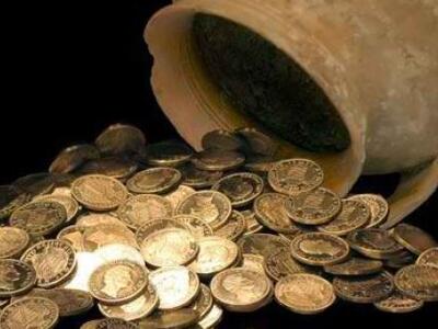 Τις λίρες και τα λεφτά της τα έκλεψε ο γιός της 