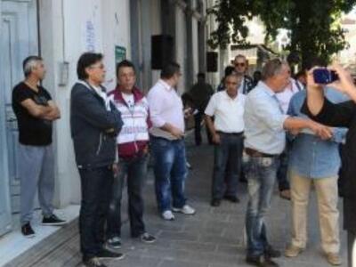 Πάτρα: Συγκέντρωση έξω απο το Δημαρχείο ...