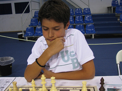 Εντυπωσιακός ο νεαρός Πατρινός σκακιστής...