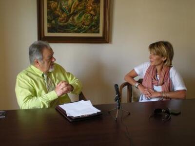 Η Ερμηνεύτρια Ντίνου Κατερίνα στην τηλεό...