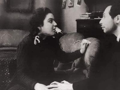 Της Σκηνής και της Κατοχής... Γράφει η Χ...