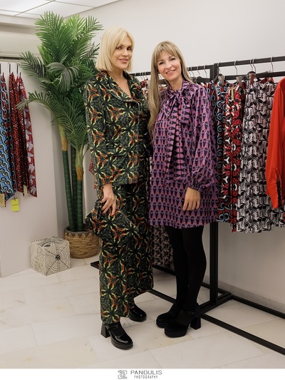 ΣΑΣΑ ΣΤΑΜΑΤΗ, ΚΩΝΣΤΑΝΤΙΝΑ ΚΑΜΠΙΣΟΠΟΥΛΟΥ