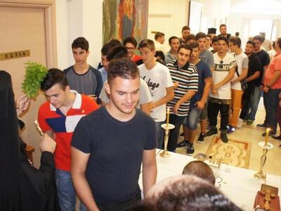 ΔΕΙΤΕ ΦΩΤΟ από τον Αγιασμό στο Εκκλησιασ...