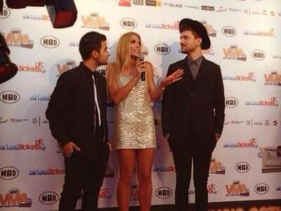 Δείτε φωτό από τα παρασκήνια της 11ης απ...