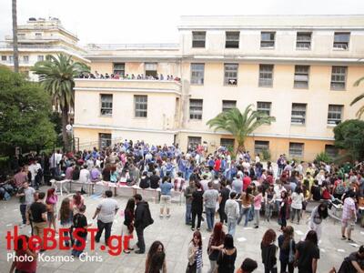 Πάτρα: Γέμισε το πρώην Αρσάκειο απο φοιτ...