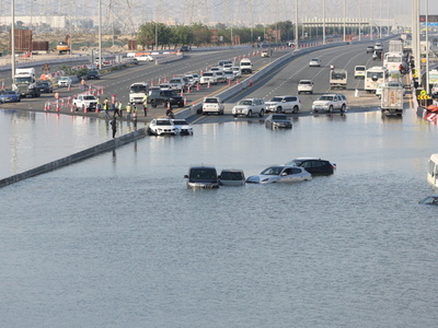 Πλημμύρα στα Ηνωμένα Αραβικά Εμιράτα: Τέ...