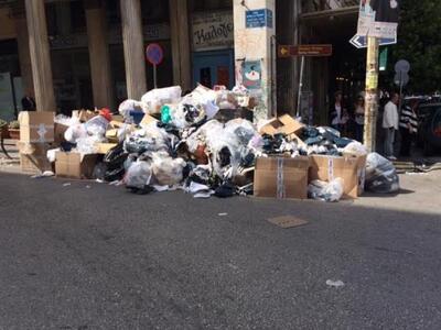 Πάτρα: Η απεργία "έφερε" σκουπ...