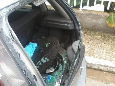 Πάτρα: Άνοιξαν Ι.Χ. και άρπαξαν από το π...