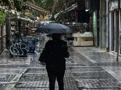 Καιρός: Επιμένει η κακοκαιρία με σφοδρές...