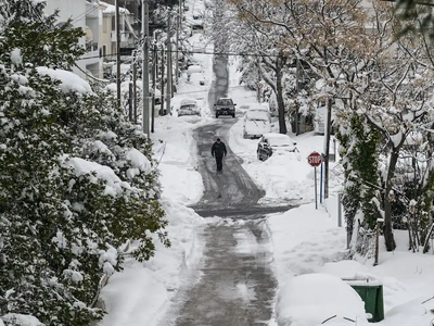 Καιρός: Καταιγίδες και χιόνια σαρώνουν τ...