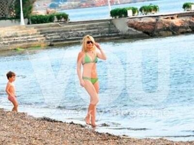 Φαίη Σκορδά: Σε άψογη φόρμα η sexy μαμά!