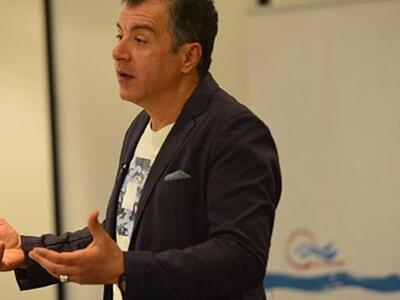 Θεοδωράκης: Πρόεδρος τώρα, με συμφωνία γ...