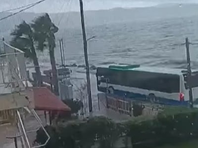 Πάτρα: Πλημμύρισε ξανά η παραλιακή στο Μ...