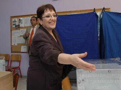 Παπαρήγα: "Στο δεύτερο γύρο καταψηφ...